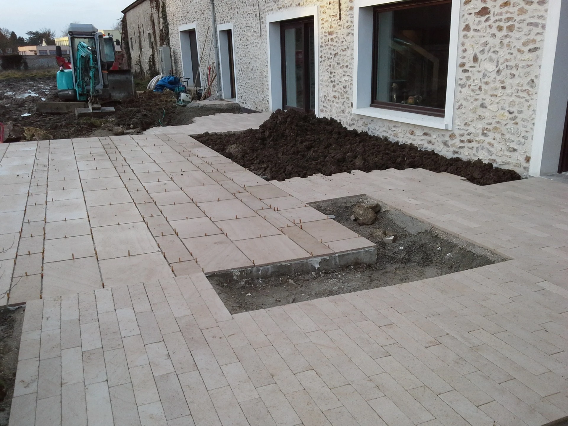 Réalisation d'une terrasse en pierre naturelle de Bourgogne