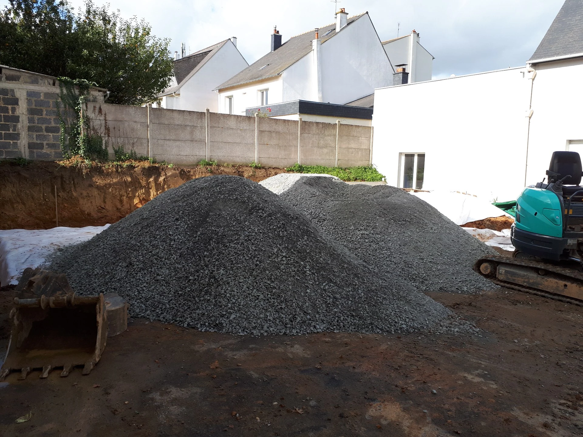 3-Realisation-d-un-empierrement-en-0-31-5-primaire-sur-geotextile.jpg
