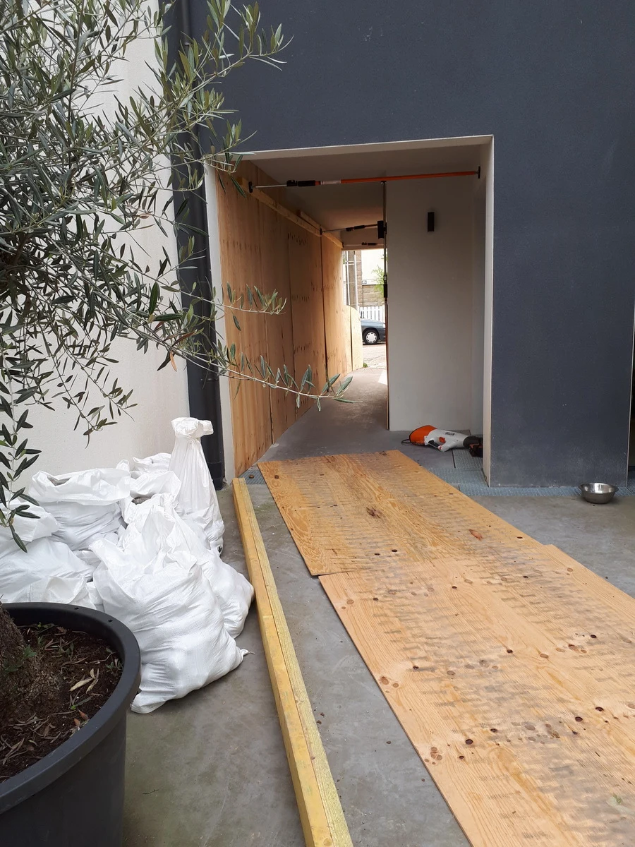 Aménagement d'un jardin et apport de terre végétale en accès restreint à Rennes